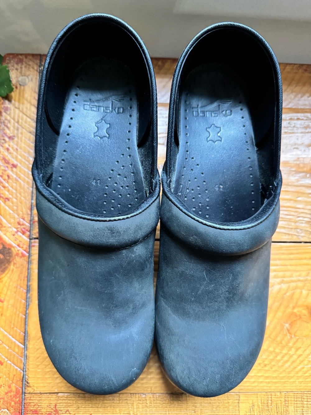 Women’s Professional Dansko Black Leather Oiled Slip-On Clogs, Size 41, 10 1/2